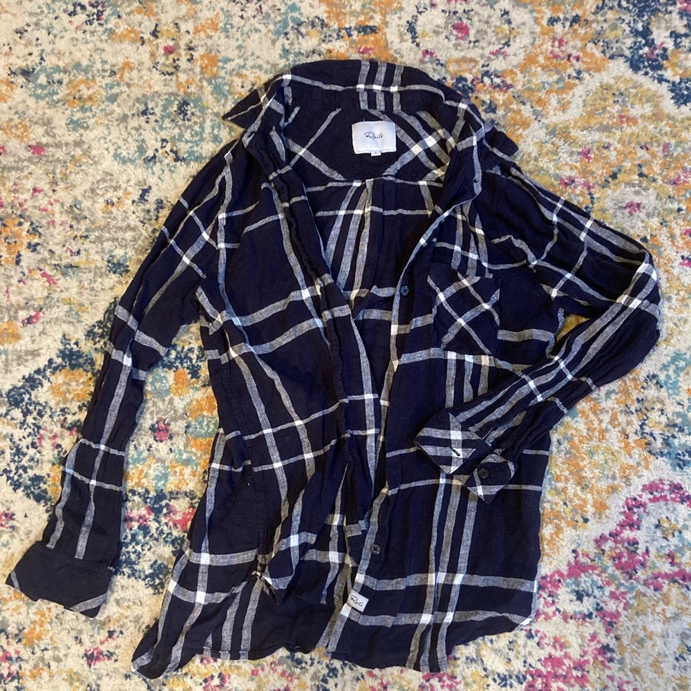 Rails button up